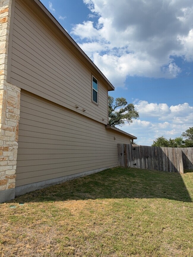 Building Photo - Brookstone Creek Beauty – 4 Bedrooms, 3 Bathrooms, and Smart Features Throughout