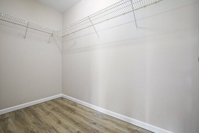 Building Photo - Spacious 4BR/3BA Home Near Downtown Durham | Deposit-Free Living | 1st-Floor Bedrooms