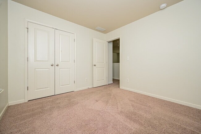 Building Photo - 185 Stillwood Dr