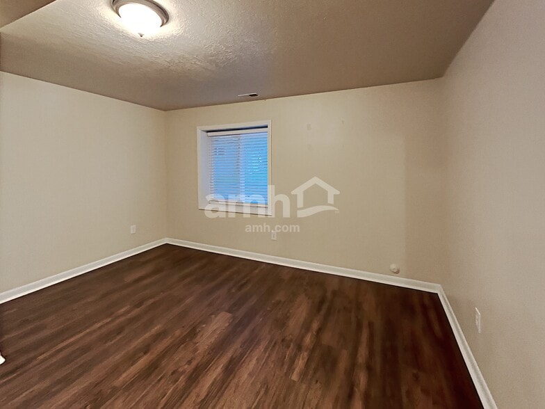 Building Photo - 845 Grove Creek Dr