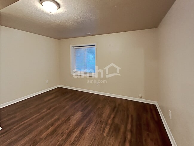 Building Photo - 845 Grove Creek Dr
