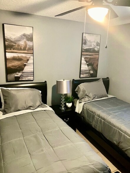 Building Photo - 2631 Manchester Dr