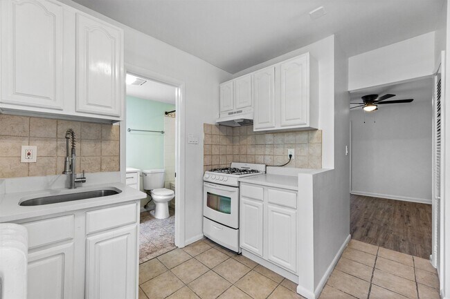 Building Photo - 258 9th St
