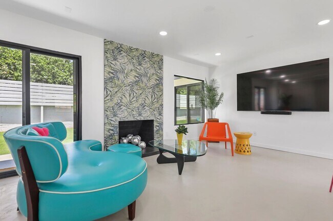 Building Photo - 3940 Cll San Antonio