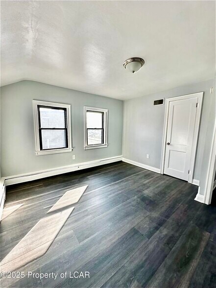 Building Photo - 164 N Washington St
