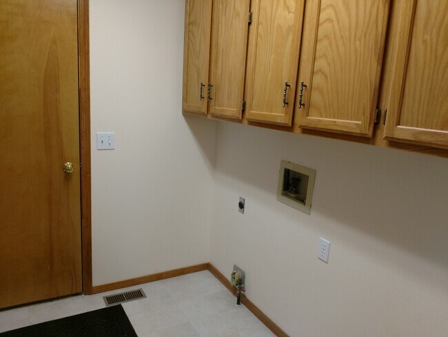 Building Photo - Charming three-bedroom home in Coeur d Alene