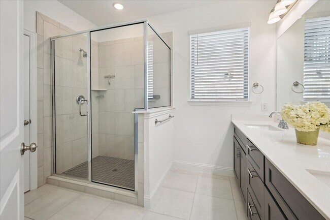 Building Photo - 4261 Shavano Dr