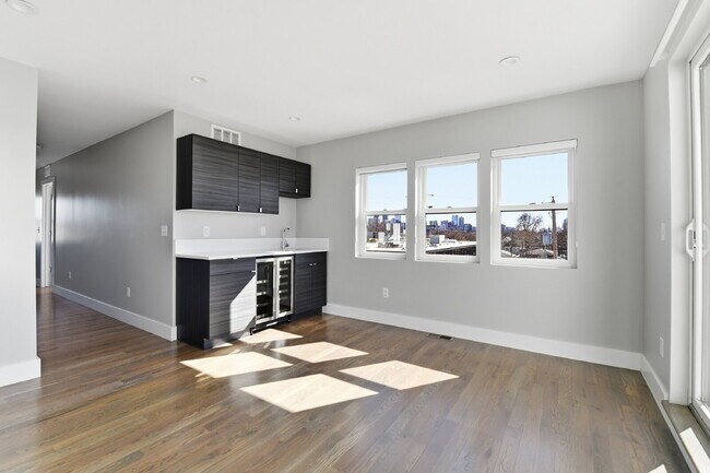 Building Photo - $5,740.95, $300 off the first month's rent, 4 Beds - 5 Bath, Townhouse in Denver with Office!