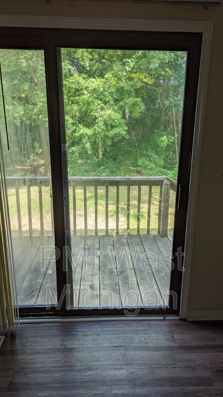 Building Photo - 6071 In the Pines Dr SE