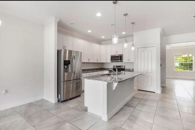 Building Photo - 4026 SW McCandless St