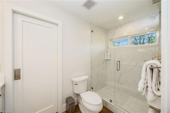 Building Photo - 409 Cypress Way E