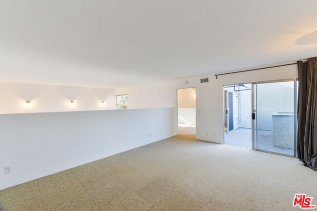 Building Photo - 558 Rose Ave