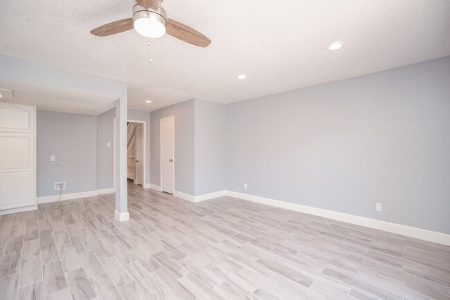 Building Photo - 2515 Oak Hill Dr