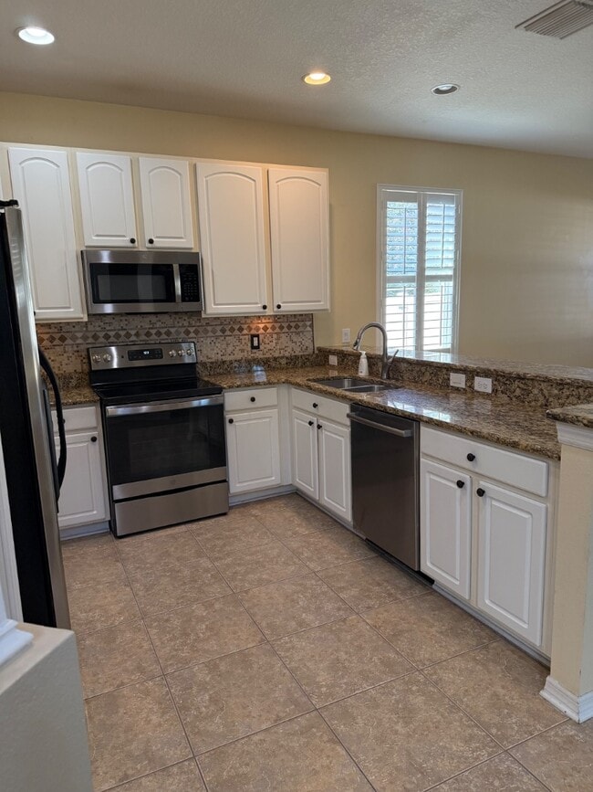 Building Photo - 17423 New Cross Cir