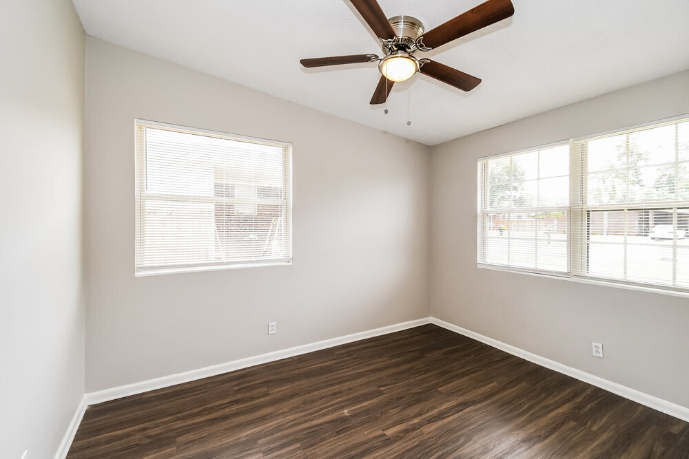 Building Photo - 1120 Skye Dr W