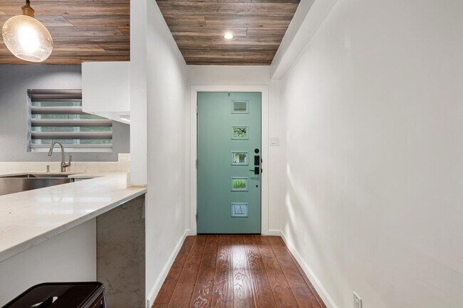 Building Photo - 1003 Minda Dr