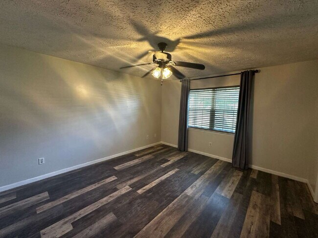 Building Photo - 112 Woodlawn Dr