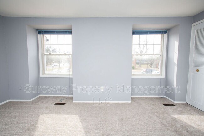Building Photo - 16 Radnor Ct