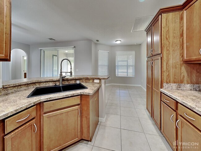 Building Photo - 36831 Queen Bee Ln