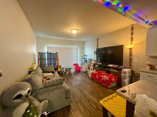 Building Photo - 516-518 W Thomas St