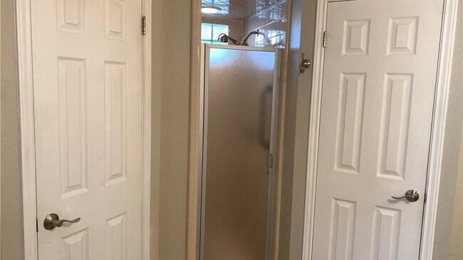 Building Photo - 725 Woodrow Cir