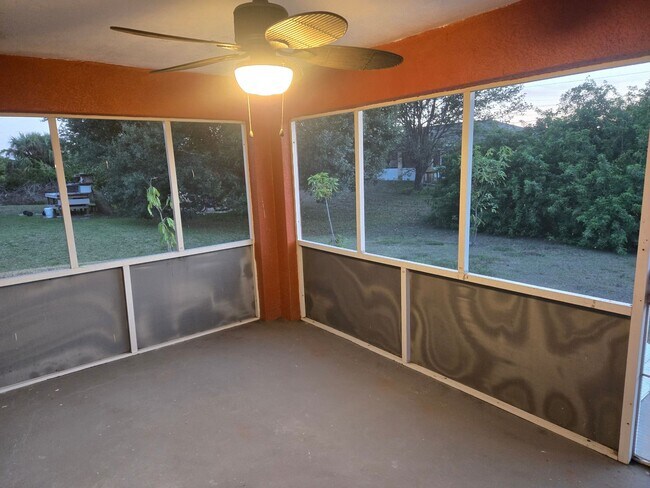 Building Photo - Price Improved!!!!-Large Family Home-Great...