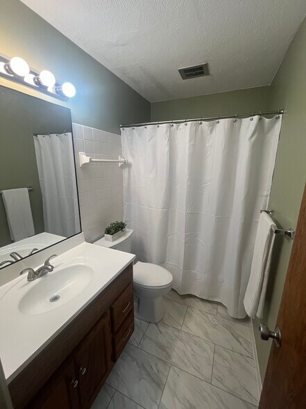 Building Photo - 6680 Chaffee Ct