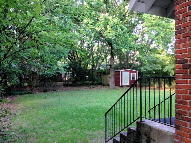 Building Photo - 1458 Watson St