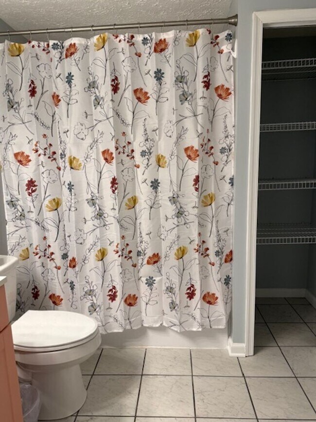 Building Photo - All One Level Living La Plata