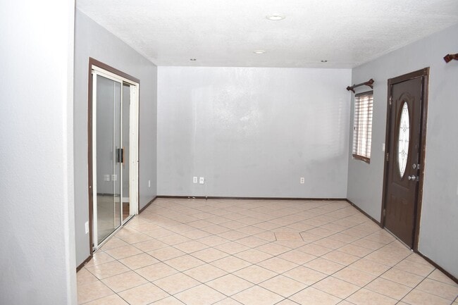 Building Photo - 316 S 35th St