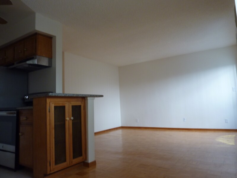 Building Photo - 2055 Rodney Dr