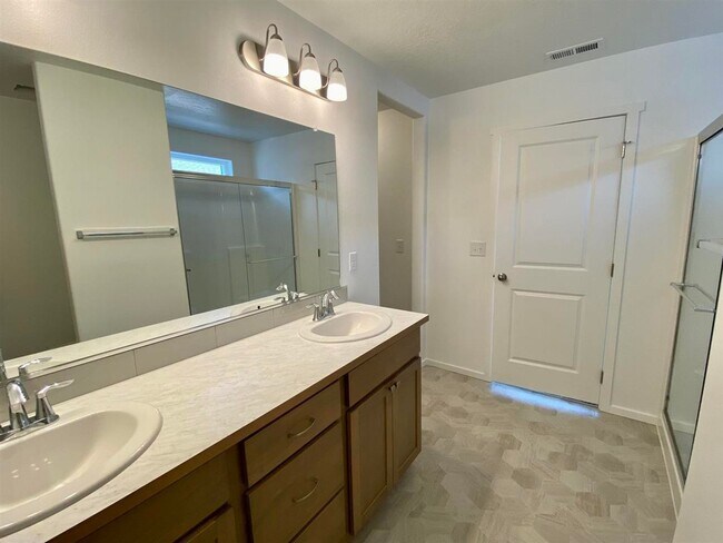 Building Photo - Stunning 3 Bed, 2 Bath Rancher in Airway Heights!