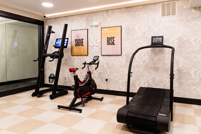 Building Photo - 723 Mt Vernon Ave