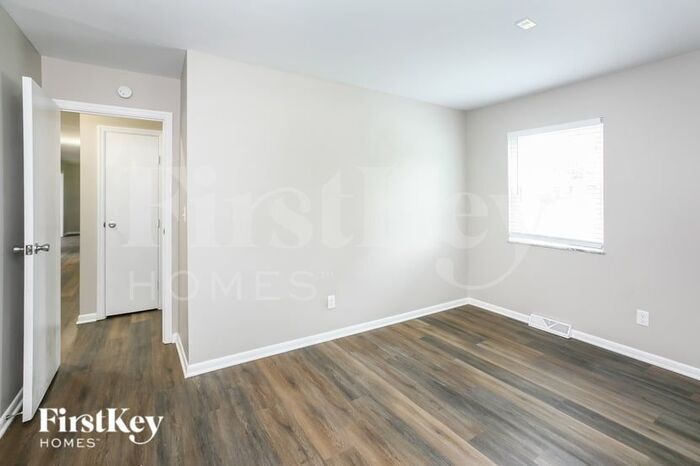 Building Photo - 6050 Northland Rd