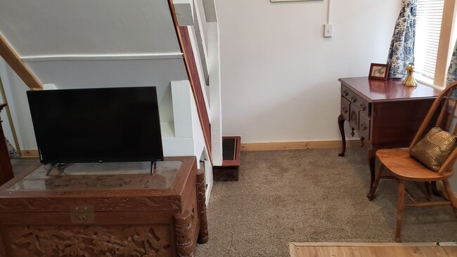 Building Photo - Fully furnished newly remodelled 1 bedroom...