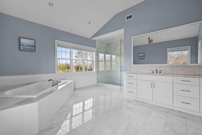 Building Photo - 490 Montauk Hwy