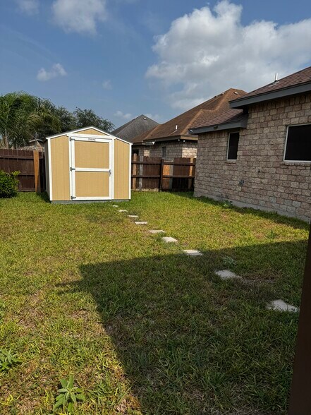 Building Photo - 2917 Wanda Ave