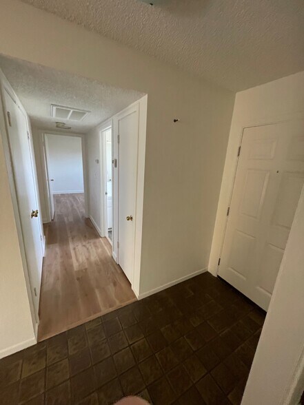 Building Photo - 6940 Los Cerros Dr