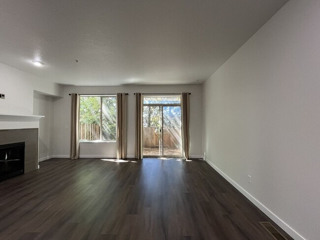 Building Photo - Beautifully Updated Bethany Townhome with Private Backyard and Modern Finishes