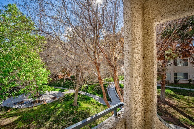 Building Photo - 2 Bed, 2 Bath Beautiful condo available now!