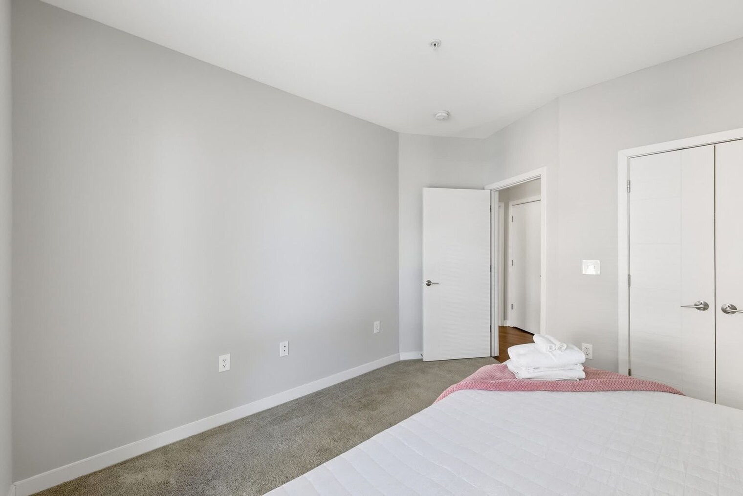 Building Photo - 421 E Market St