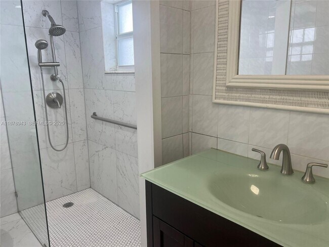 Building Photo - 325 Ocean Dr