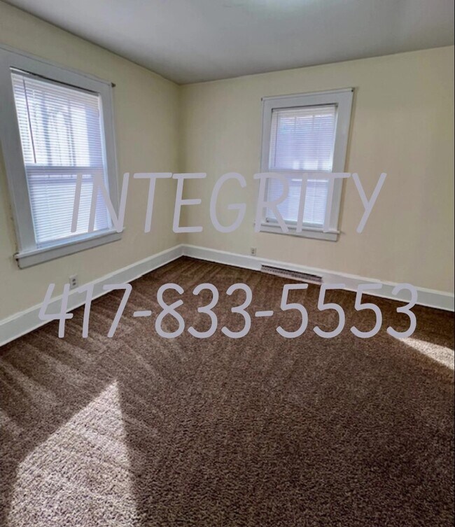 Building Photo - 1325 W Elm St