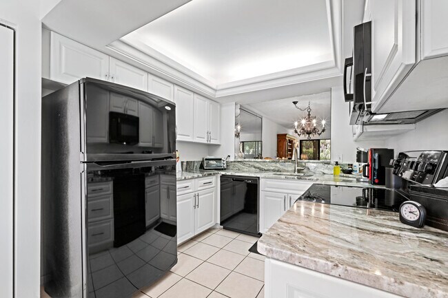 Building Photo - 5153 Oakhill Ln