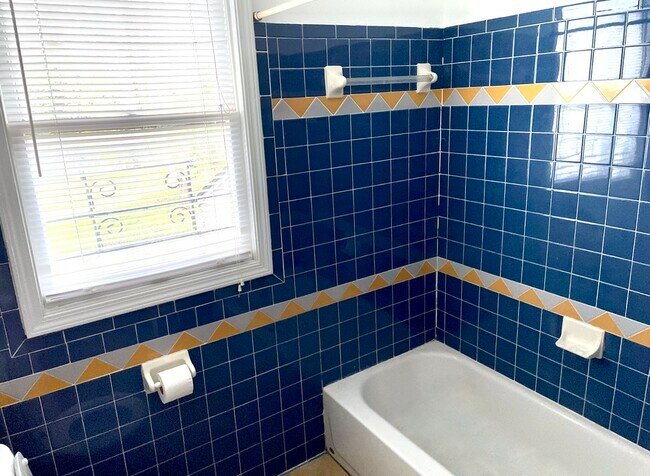 Bathroom - 427 Eleanor Ave