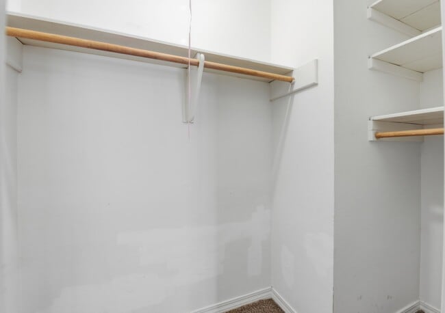 Building Photo - 7215 Ridge Oak Dr