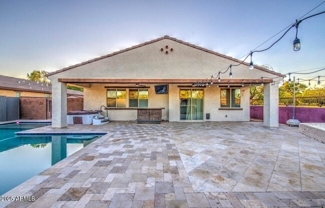 Building Photo - 6815 S 19th Ln