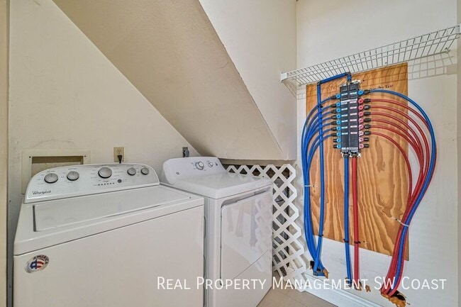 Building Photo - 7493 Pebble Beach Rd