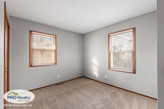 Building Photo - 3 Bedroom House in Oakdale