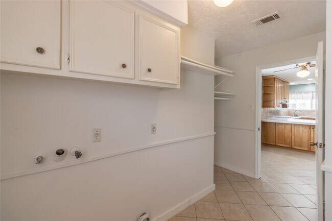 Building Photo - 2643 Hodges Bend Cir
